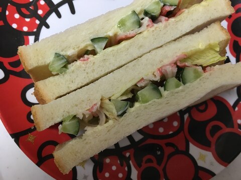 食パンで☆きゅうりとカニカマのサンドイッチ☆